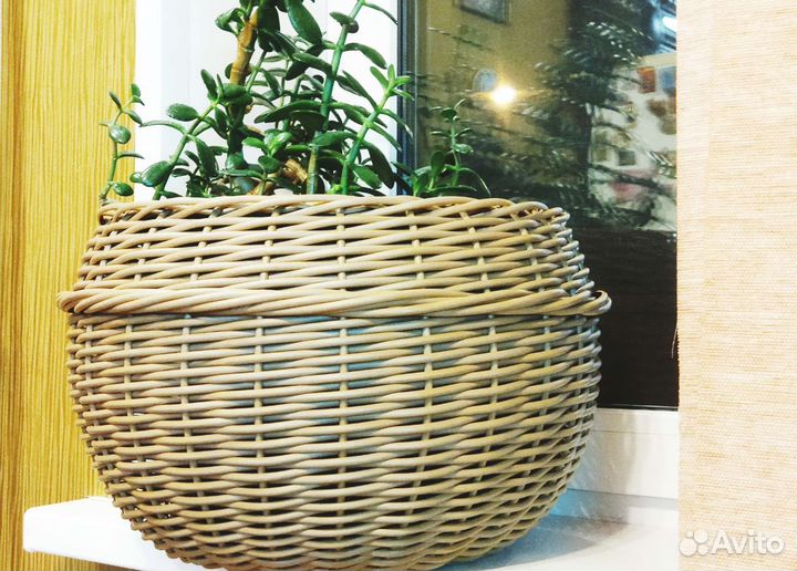 Кашпо напольное из ротанга