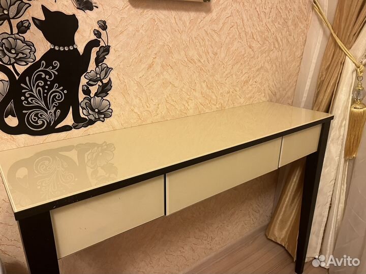 Туалетный столик декоративный