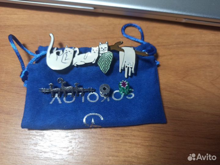 Пины, значки, серёжки, тонели