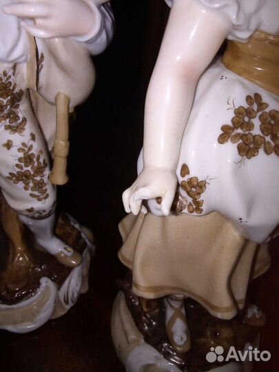 Старинная статуэтка