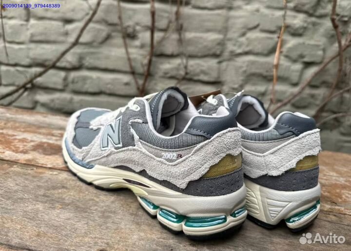 New balance 2002r