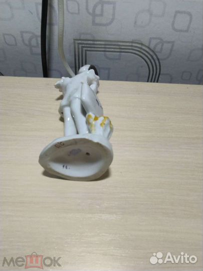 Фарфоровая статуэтка. Школьница. лфз. В/С