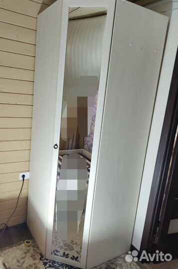 Шкаф угловой и тумбочка