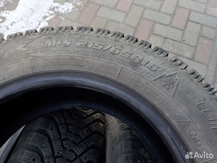 Goodyear UltraGrip 500 215/65 R16 98T