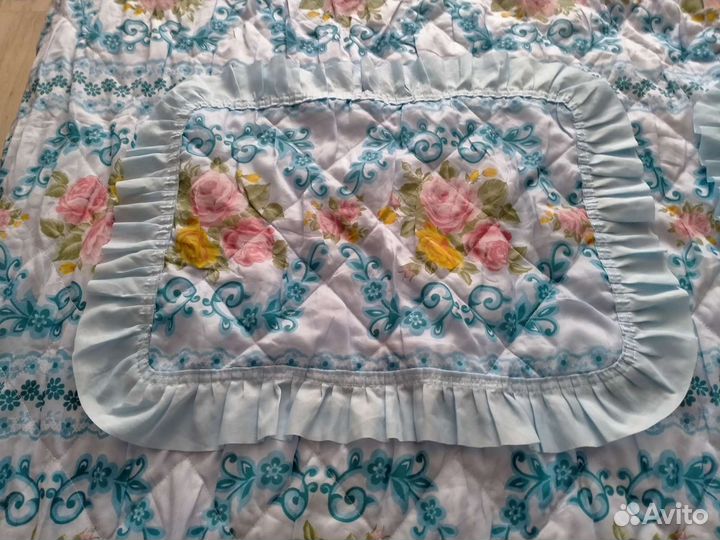 Покрывало и наволочки на кровать