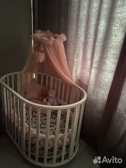 Детская кроватка с маятником