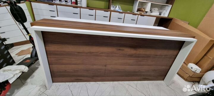 Стойка ресепшен