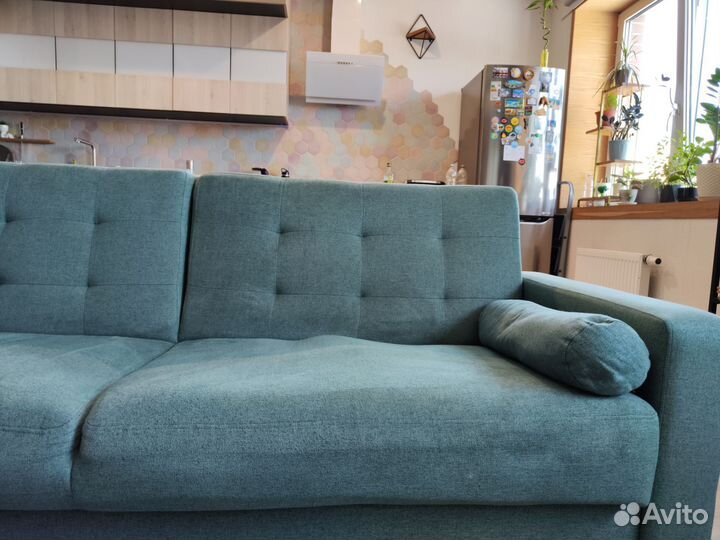 Диван прямой раскладной на ножках