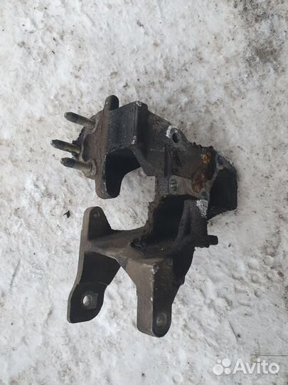 Кронштейн опоры двигателя Mitsubishi Lancer 9