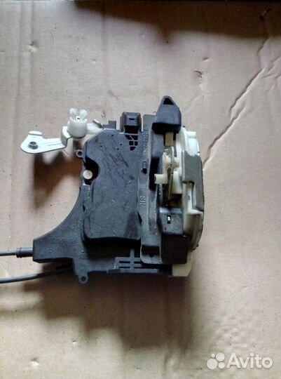 Замок двери Mitsubishi Lancer 10