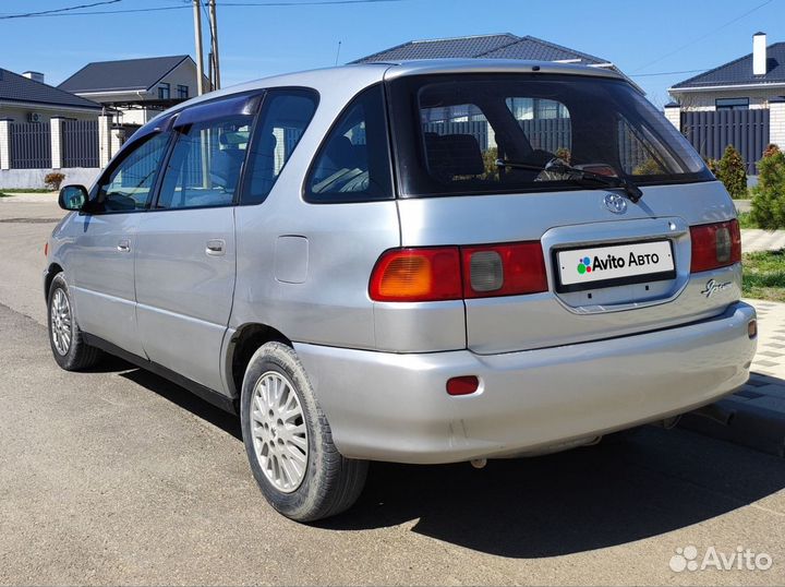 Toyota Ipsum 2.0 AT, 1997, 410 000 км