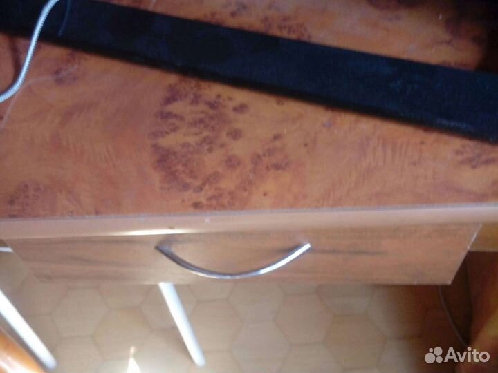 Стол новый дерево рисунок ящичком мрамор,пластик