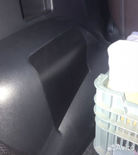 Заглушки сидений третьего ряда Toyota Fortuner