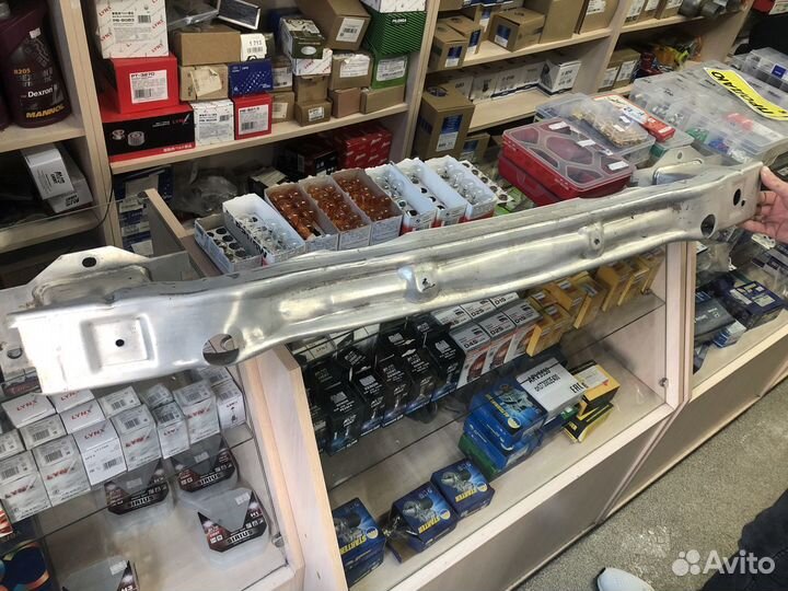 Отбойник заднего бампера Опель Астра J седан 2014