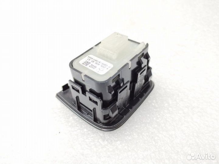 Кнопка стеклоподъемника задняя правая