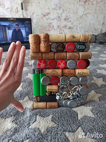 Картина ручной работы из пробок и крышек