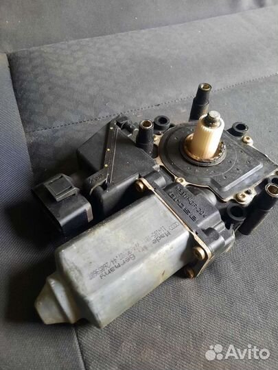 Мотор стеклоподъёмника передний левый audi A4 B5