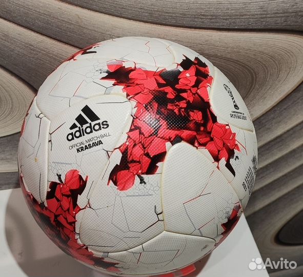 Футбольный мяч adidas