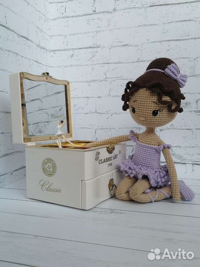 Игрушка вязаная куколка балерина