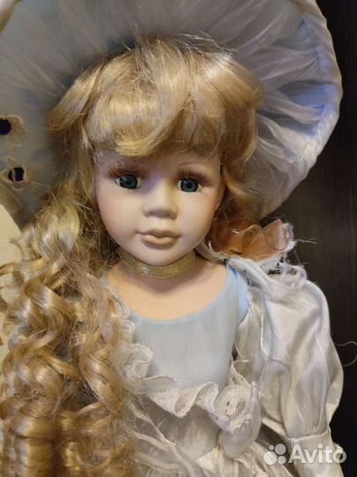 Коллекционная кукла фарфоровая