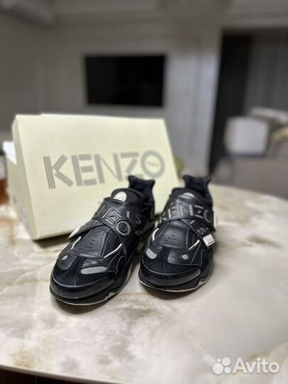 Кроссовки женские