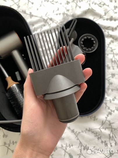 Оригинальная насадка на фен dyson