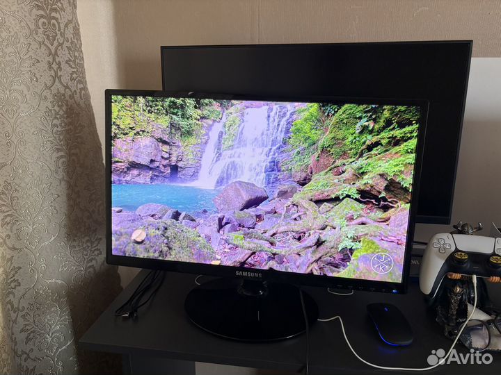 Монитор Samsung