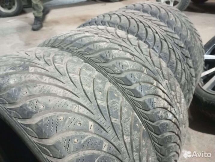 Goodyear UltraGrip 225/60 R17 99