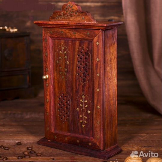 Ключница настенная Знаки судьбы дерево Индия