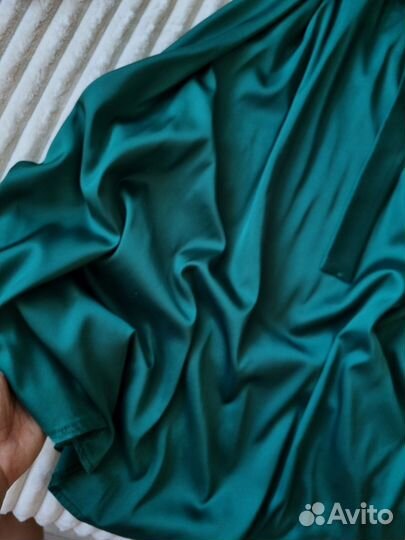 Платье зеленое 46 шелк с рукавом
