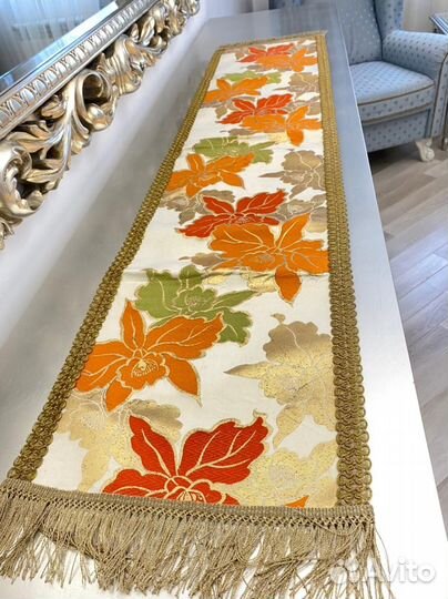 Дорожка на комод