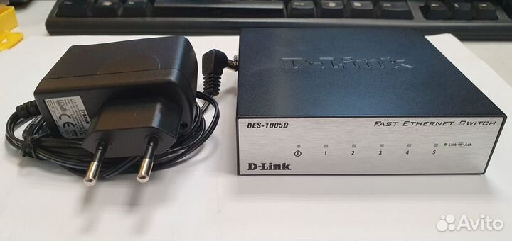 Коммутатор (switch) D-Link DES-1005D/O, патч-корд