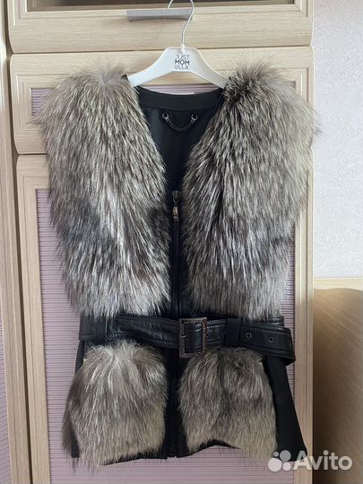 Жилетка женская, кожаная с натуральным мехом