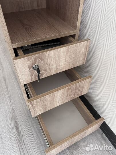 Маникюрный стол складной