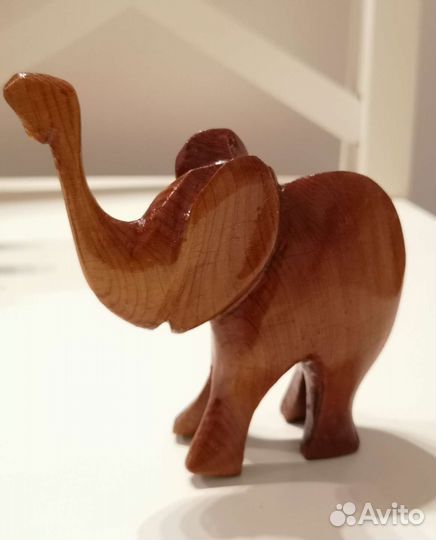 Слон из натурального дерева