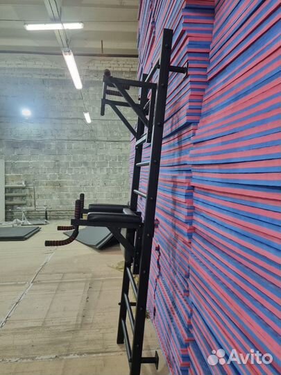 Шведская стенка с турником и брусьями скамёй для п