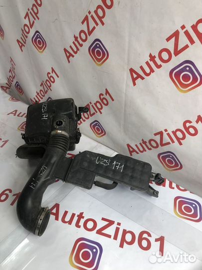 Корпус воздушного фильтра Toyota Crown UZS17