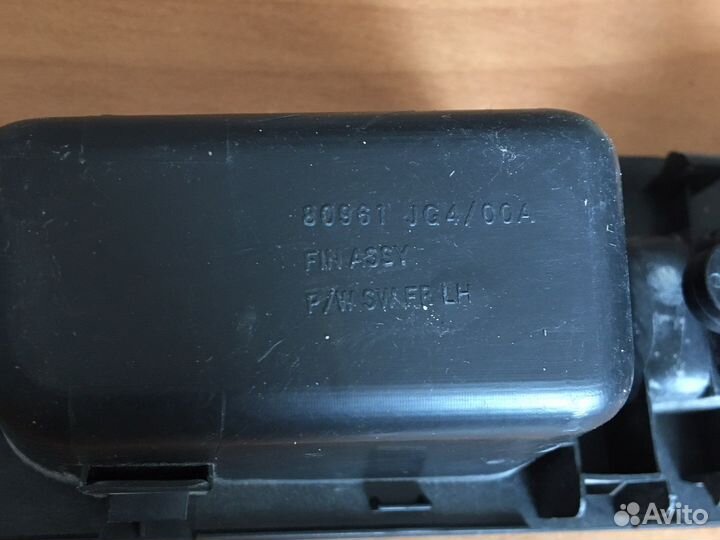 Кнопка стеклоподъемника Nissan X-Trail перед левая