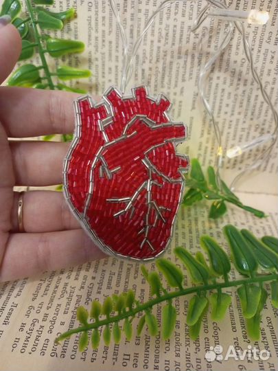 Брошь из бисера