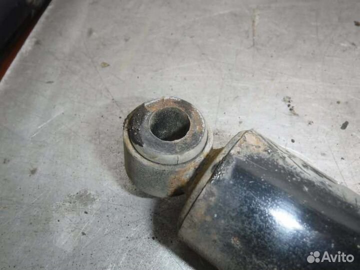 Амортизатор задний правый Mitsubishi Pajero Sport