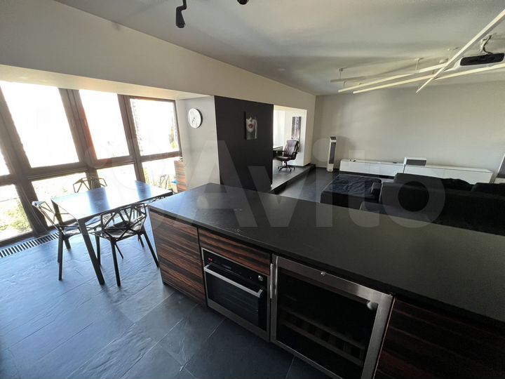 4-к. квартира, 180 м², 9/9 эт.