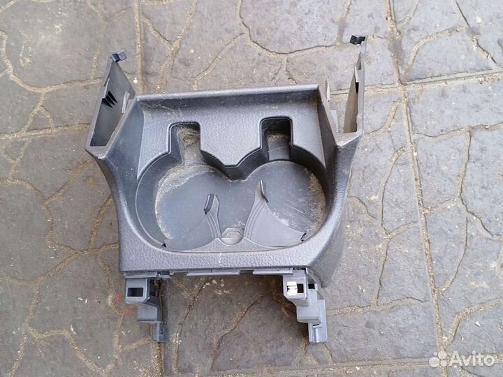 Сузуки лиана консоль подстакаников