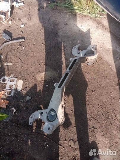 Балка поперечная передняя Volkswagen Touareg 2002