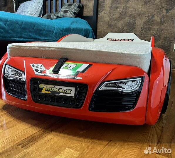 Детская кровать машина с матрасом