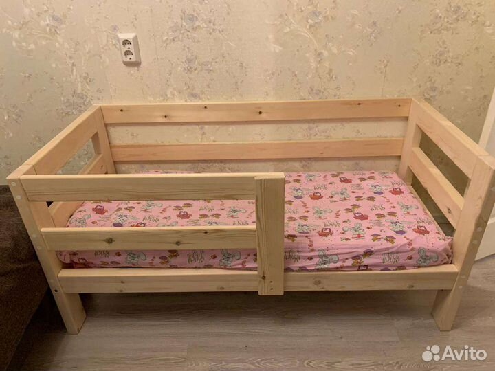 Детская кровать с бортиком