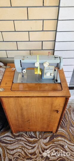 Швейная машинка чайка 142м