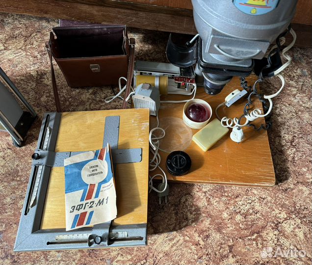 Фотоувеличитель, глянцеватель, вспышка