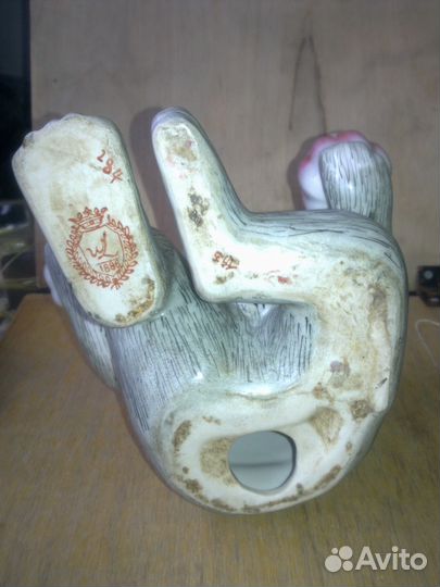 Фарфоровая фигурка обезьяны