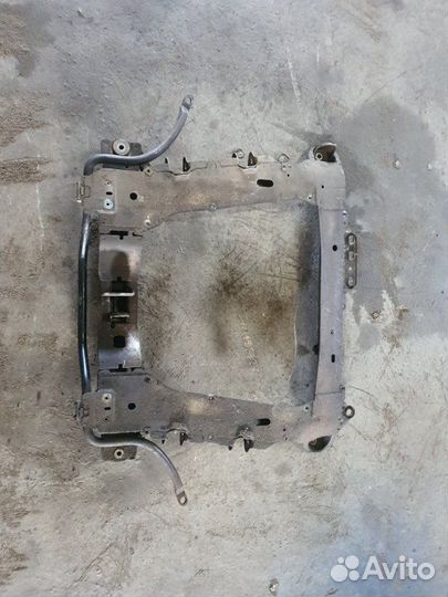 Балка подрамник Рено Симбол 2004