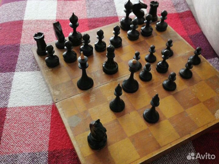 Шахматы штучно 30руб,фигурка